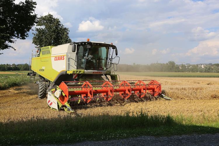 कंबाइन हार्वेस्टर मशीन : combined harvester machine