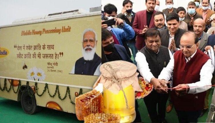 खादी इंडिया ‘मोबाइल हनी प्रोसेसिंग यूनिट Mobile Honey Processing Van