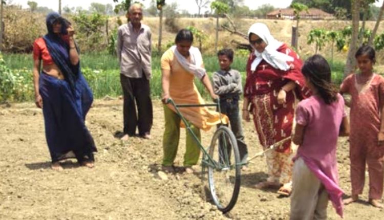 Wheel Hoe Machine: व्हील हो मशीन