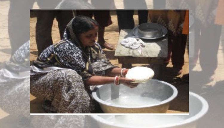 डेयरी व्यवसाय woman dairy farmer odisha